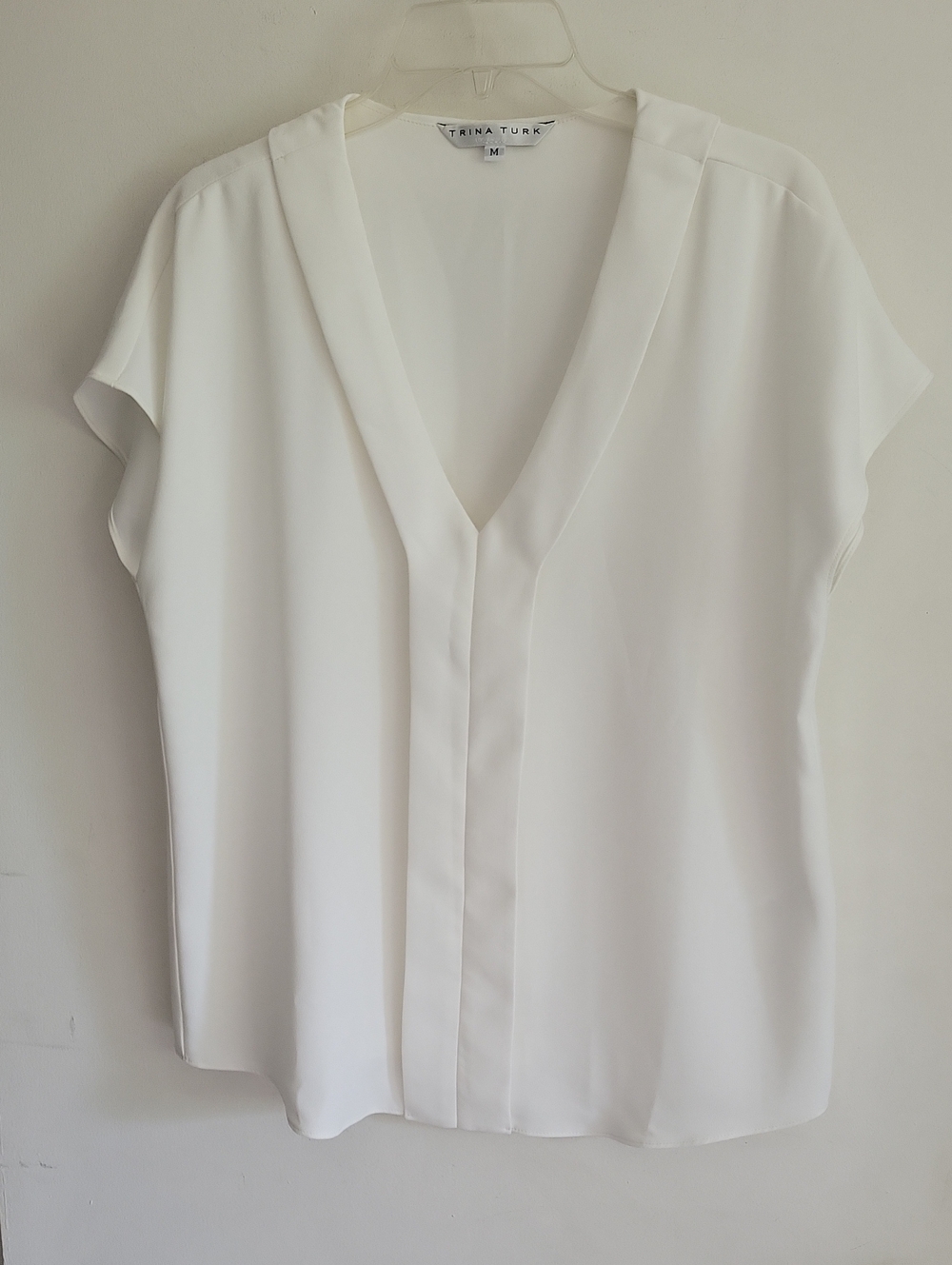 Trina Turk White V-Neck Cap Sleeve Blouse Sz M Retail $148